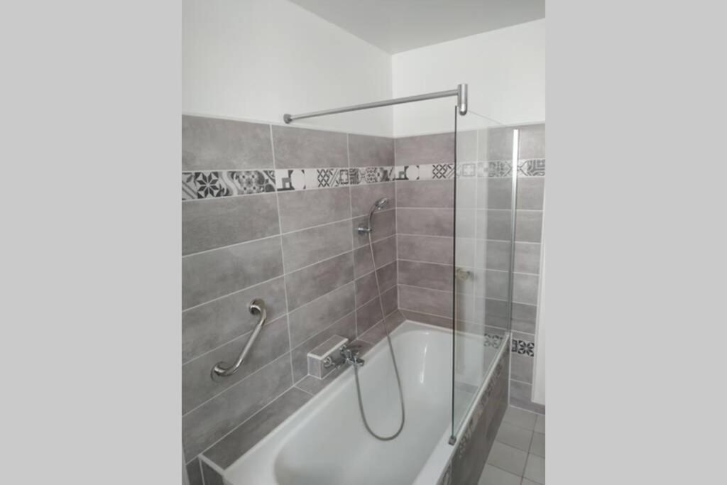 Appartement T3 Spacieux Avec Vue Sur L'Etang De Thau Au 1Er Etage D'Une Villa - Entree Independante セット エクステリア 写真