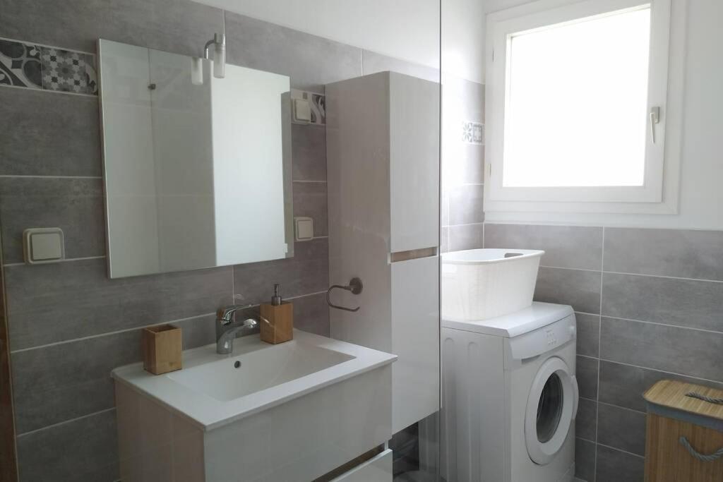 Appartement T3 Spacieux Avec Vue Sur L'Etang De Thau Au 1Er Etage D'Une Villa - Entree Independante セット エクステリア 写真